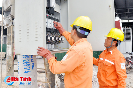 100 nhan vien dien luc ha tinh truc chien san sang cho ngay bau cu