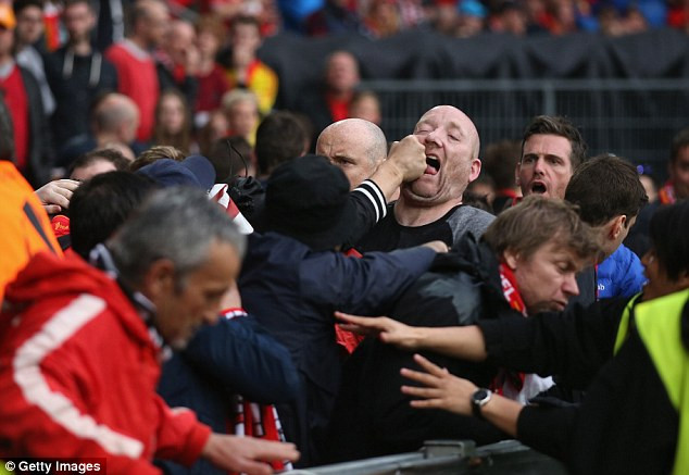 xem lai cdv choang nhau truoc tran chung ket europa league