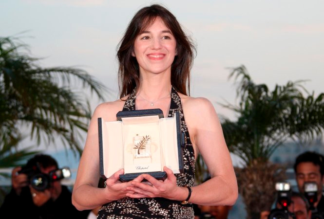 Charlotte Gainsbourg và giải thưởng với diễn xuất quên mình trong Antichrist - Ảnh: AFP 5 bo phim soc khien khan gia noi dien o lhp cannes