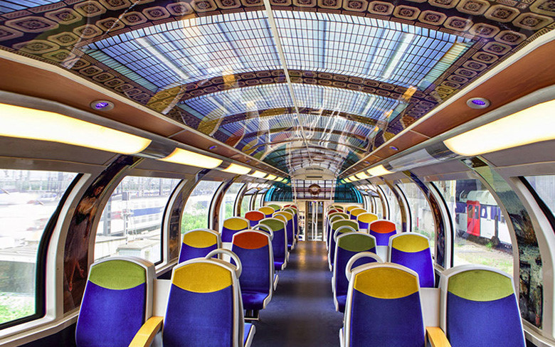 doc dao bao tang nghe thuat tren duong ray