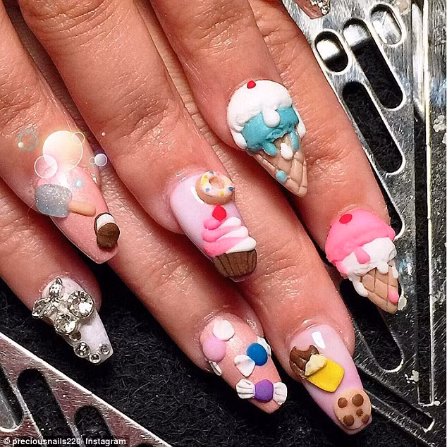 nhung mau nail dep cho co nang me kem