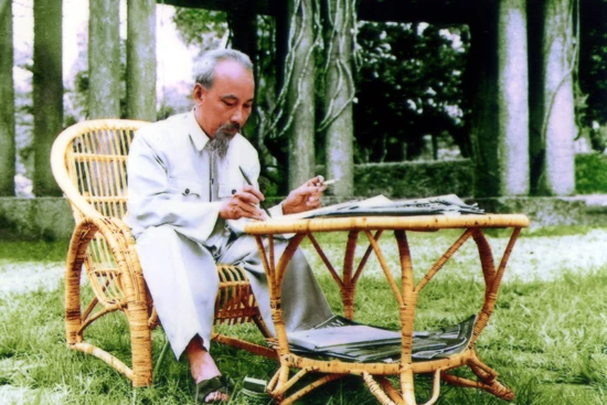 ho chi minh voi van hoa dang