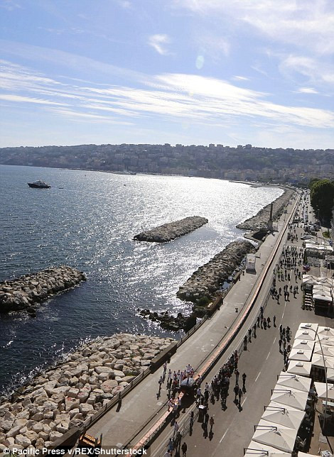 chiem nguong chiec banh pizza dai 2 km