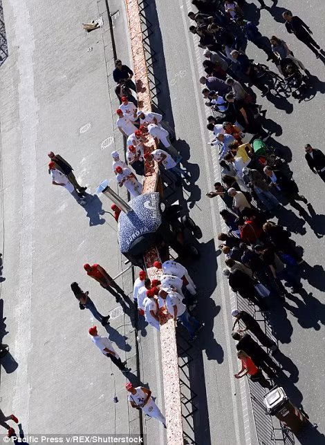 chiem nguong chiec banh pizza dai 2 km