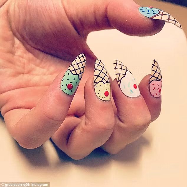 nhung mau nail dep cho co nang me kem