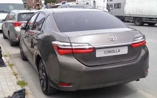 toyota altis 2017 lan dau xuat hien tren pho