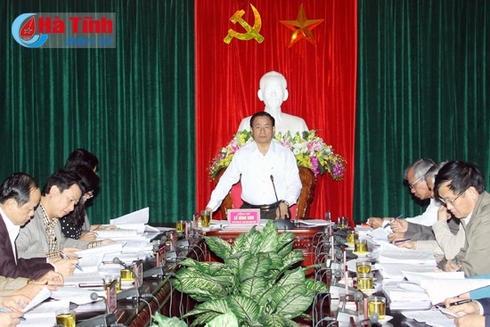 Bí thư Tỉnh ủy - Chủ tịch UBND tỉnh Lê Đình Sơn điều hành thảo luận Bí thư Tỉnh ủy - Chủ tịch UBND tỉnh Lê Đình Sơn điều hành thảo luận