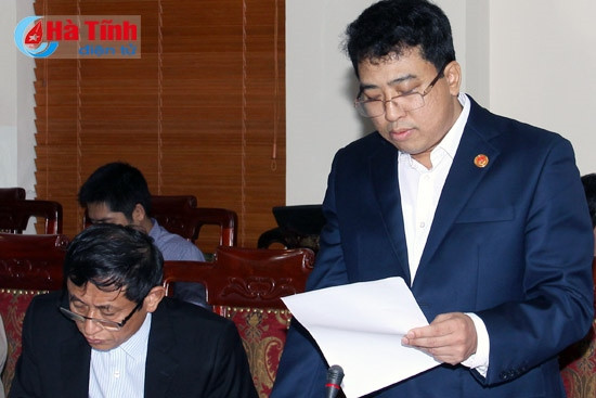 Giám đốc Sở KH&ĐT Trần Tú Anh trình bày báo cáo kế hoạch đầu tư công trung hạn 5 năm 2016-2020 Giám đốc Sở KH&ĐT Trần Tú Anh trình bày báo cáo kế hoạch đầu tư công trung hạn 5 năm 2016-2020