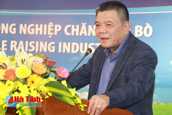 Ông Trần Bắc Hà – Chủ tịch HĐQT BIDV: Đối với sự phát triển ngành công nghiệp chăn nuôi bò, ngân hàng sẽ xây dựng chiến lược tài trợ hoạt động nghiên cứu ứng dụng công nghệ cao; hỗ trợ, trợ tư vấn phát triển thị trường và vốn tín dụng cho các dự án chăn nuôi bò khả thi của các doanh nghiệp. Ông Trần Bắc Hà – Chủ tịch HĐQT BIDV: Đối với sự phát triển ngành công nghiệp chăn nuôi bò, ngân hàng sẽ xây dựng chiến lược tài trợ hoạt động nghiên cứu ứng dụng công nghệ cao; hỗ trợ, trợ tư vấn phát triển thị trường và vốn tín dụng cho các dự án chăn nuôi bò khả thi của các doanh nghiệp.