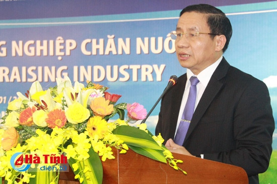 Bí thư Tỉnh ủy - Chủ tịch UBND tỉnh Lê Đình Sơn: Hà Tĩnh quan tâm đến tổ chức chăn nuôi liên kết theo chuỗi sản xuất, xem đây là giải pháp then chốt để loại bỏ các khâu trung gian, hạ giá thành, tạo sản phẩm đảm bảo chất lượng, nâng cao sức cạnh tranh trong xu thế hội nhập Bí thư Tỉnh ủy - Chủ tịch UBND tỉnh Lê Đình Sơn: Hà Tĩnh quan tâm đến tổ chức chăn nuôi liên kết theo chuỗi sản xuất, xem đây là giải pháp then chốt để loại bỏ các khâu trung gian, hạ giá thành, tạo sản phẩm đảm bảo chất lượng, nâng cao sức cạnh tranh trong xu thế hội nhập