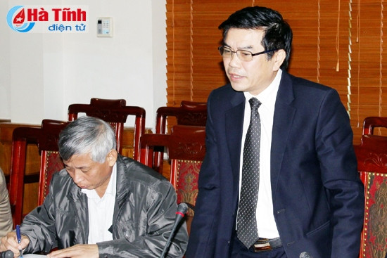 Trưởng ban Tuyên giáo Tỉnh ủy Đặng Quốc Vinh: Công tác lãnh đạo chính trị tư tưởng được gắn với việc chuẩn bị, tổ chức đại hội Đảng các cấp, thực hiện nhiệm vụ chính trị của từng địa phương, đơn vị và tỉnh. Tổng Giám đốc Tổng Công ty KS&TM Hà Tĩnh Dương Tất Thắng: Thời gian qua tỉnh đã quan tâm đến phát triển, thu hút đầu tư các doanh nghiệp lớn, bên cạnh đó tỉnh cũng cần quan tâm đến các doanh nghiệp nhỏ, chưa gắn với tái cơ cấu ngành nông nghiệp