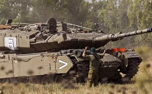 Hệ thống phóng tên lửa tuyệt mật của Israel ngụy trang như xe tăng ảnh 1