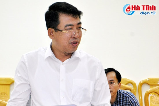 Giám đốc Sở KH&ĐT Trần Tú Anh báo cáo dự thảo kế hoạch đầu tư công trung hạn 2016-2020