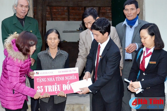 Năm 2015, Agribank Hà Tĩnh đã dành 2,7 tỷ đồng cho công tác an sinh xã hội, trong đó làm 79 nhà tình nghĩa cho hộ nghèo và thực hiện nhiều hoạt động đền ơn đáp nghĩa, từ thiện xã hội.
