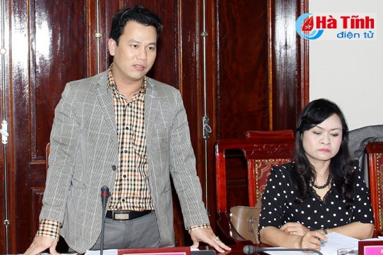 Phó Chủ tịch UBND tỉnh Đặng Quốc Khánh: Rà soát nợ xây dựng cơ bản, chuyển tiếp có giải pháp cụ thể; cắt giảm, giãn tiến độ hoặc chuyển hình thức đầu tư đối với những hạng mục, dự án chưa thực sự cấp bách, cần thiết đầu tư trong giai đoạn này.