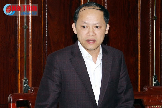 Phó Chủ tịch UBND tỉnh Nguyễn Hồng Lĩnh: Cần đánh giá, tổng kết những ưu điểm của một số công trình dự án đã thực hiện theo hình thức xã hội hóa đầu tư để tiếp tục khuyến khích hình thức đầu tư này.