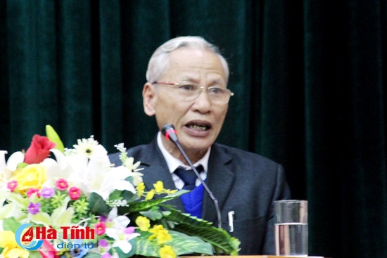 Cựu chiến binh Bùi Xuân Đại (xã Đức Đồng, Đức Thọ) mặc dù đau yếu nhưng đã tự bỏ tiền, vận động con cháu, hàng xóm đóng góp số tiền hơn 250 triệu đồng để xây cầu cho dân đi