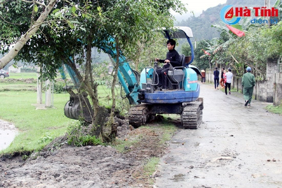 Khơi thông hệ thống kênh mương và hoàn thiện tuyến bê tông nông thôn dài 150m tại thôn 1 xã Xuân Lĩnh