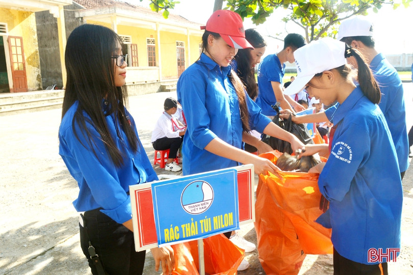 Phát động phong trào đổi rác thải nhựa lấy đồ dùng học tập ở TX Kỳ Anh