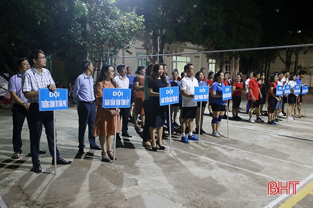 Đảng ủy Khối CCQ&DN tỉnh vô địch Giải bóng chuyền hơi khối các cơ quan Đảng