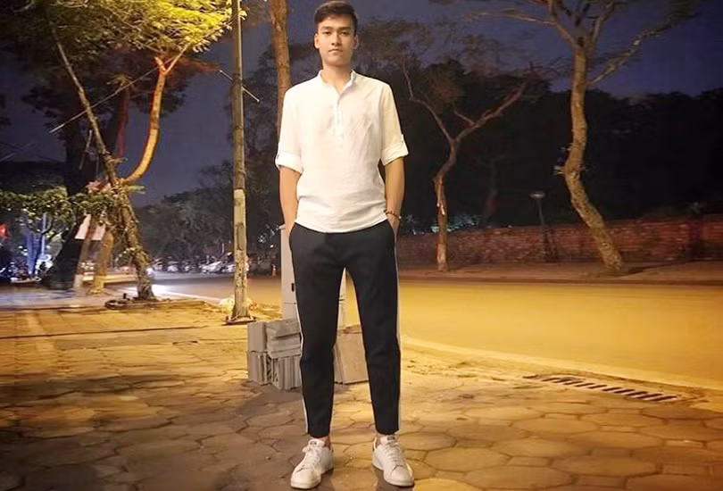 Hậu vệ cao 1,87m của Hồng Lĩnh Hà Tĩnh được thầy Park chọn thay thế Đình Trọng