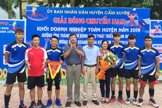 Doanh nghiệp Cẩm Xuyên sôi nổi tranh tài Giải bóng chuyền nam năm 2019