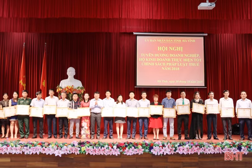 Hà Tĩnh vinh danh 162 doanh nghiệp, hộ kinh doanh thực hiện tốt chính sách thuế năm 2018