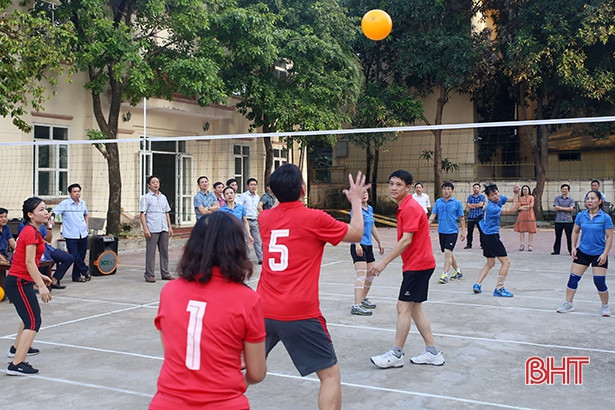 Đảng ủy Khối CCQ&DN tỉnh vô địch Giải bóng chuyền hơi khối các cơ quan Đảng