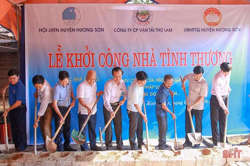 Doanh nghiệp Hương Sơn đưa... xe buýt về tận làng, mang nhung hươu đi khắp nước