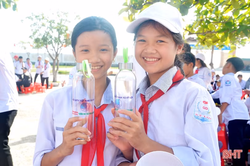 Phát động phong trào đổi rác thải nhựa lấy đồ dùng học tập ở TX Kỳ Anh