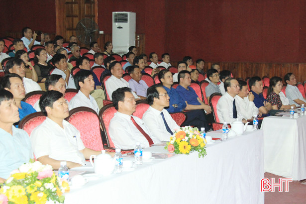 Nghi Xuân tôn vinh 43 doanh nghiệp, hộ kinh doanh tiêu biểu