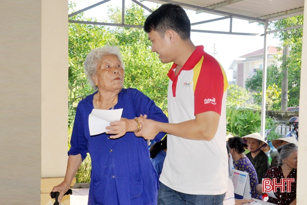 Khám, cấp phát thuốc miễn phí cho 120 người cao tuổi TP Hà Tĩnh