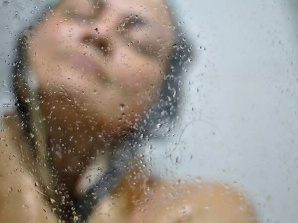 Tắm sau khi ăn tưởng bình thường hóa ra lại có hại đến như vậy