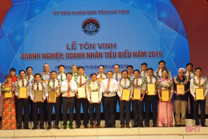 Hà Tĩnh vinh danh 53 doanh nghiệp, doanh nhân tiêu biểu năm 2019