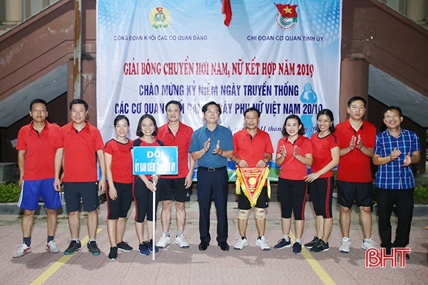 Đảng ủy Khối CCQ&DN tỉnh vô địch Giải bóng chuyền hơi khối các cơ quan Đảng