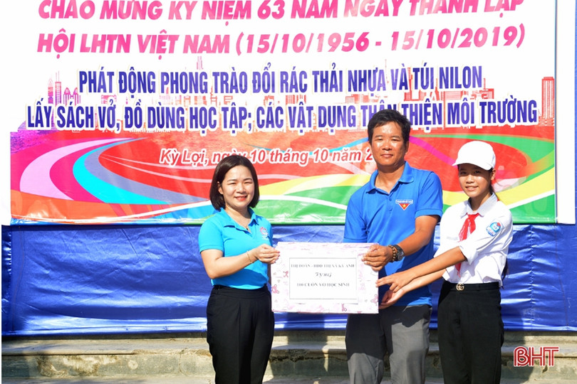 Phát động phong trào đổi rác thải nhựa lấy đồ dùng học tập ở TX Kỳ Anh