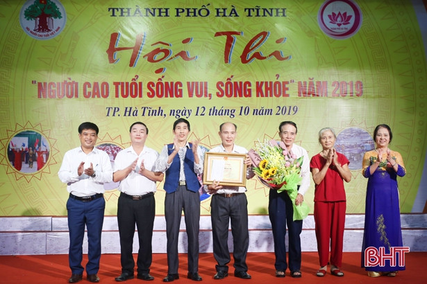 Tiểu phẩm hội thi “Sống vui - sống khỏe” hấp dẫn các cụ cao niên