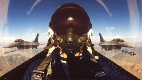 F-16 Mỹ rơi do phi công bay lỗi