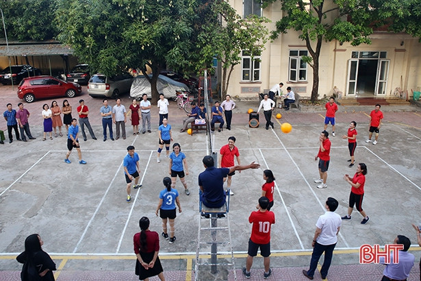 Đảng ủy Khối CCQ&DN tỉnh vô địch Giải bóng chuyền hơi khối các cơ quan Đảng