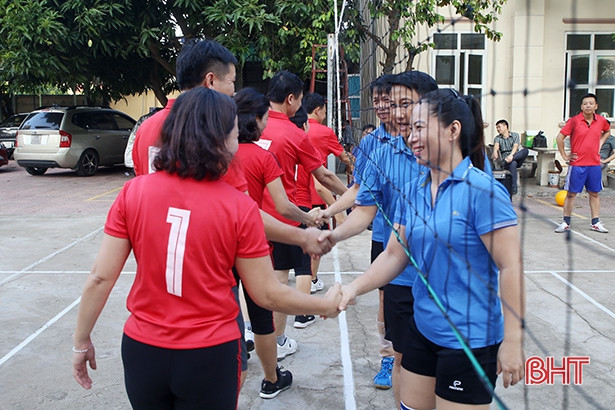 Đảng ủy Khối CCQ&DN tỉnh vô địch Giải bóng chuyền hơi khối các cơ quan Đảng