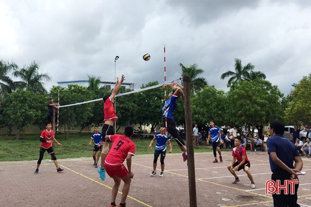 Doanh nghiệp Cẩm Xuyên sôi nổi tranh tài Giải bóng chuyền nam năm 2019