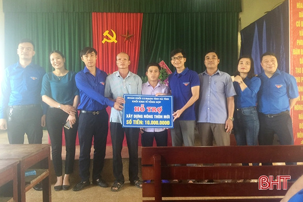 Tuổi trẻ Khối CCQ&DN Hà Tĩnh giúp Thạch Hội xây dựng nông thôn mới