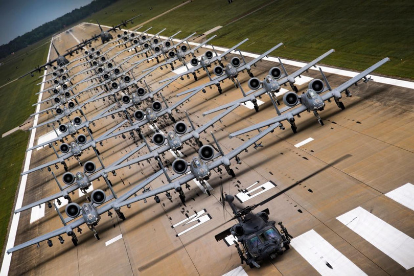 Không quân Mỹ và chiến thuật “voi đi bộ” đậm chất... khoe của