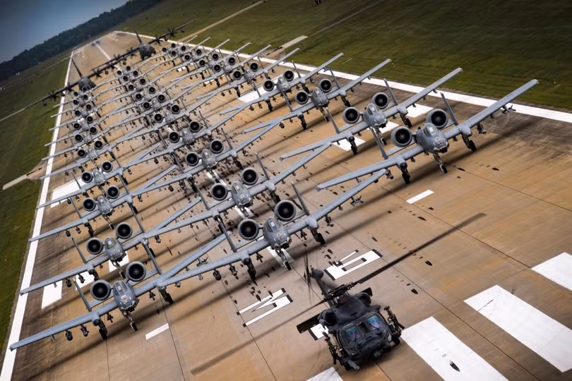 Không quân Mỹ và chiến thuật “voi đi bộ” đậm chất... khoe của