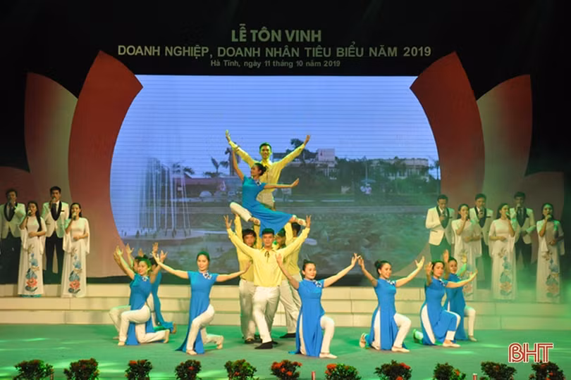 Hà Tĩnh vinh danh 53 doanh nghiệp, doanh nhân tiêu biểu năm 2019