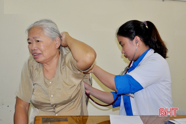 Khám, cấp phát thuốc miễn phí cho 120 người cao tuổi TP Hà Tĩnh