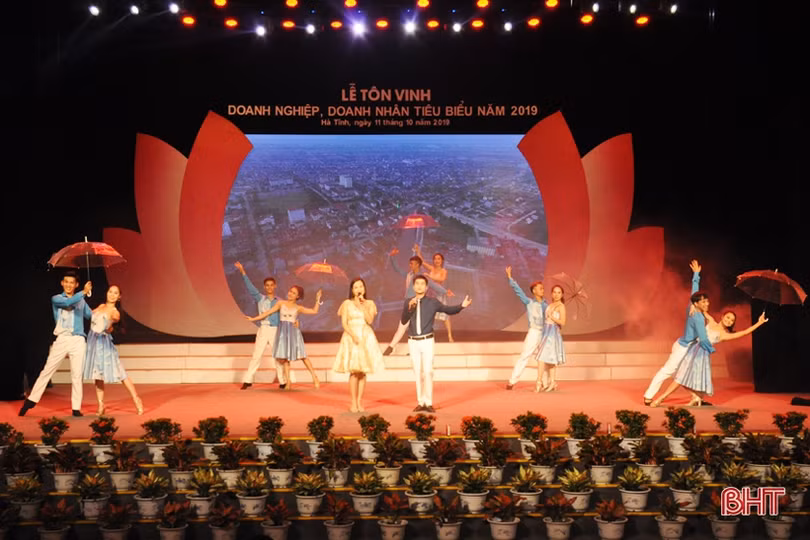 Hà Tĩnh vinh danh 53 doanh nghiệp, doanh nhân tiêu biểu năm 2019