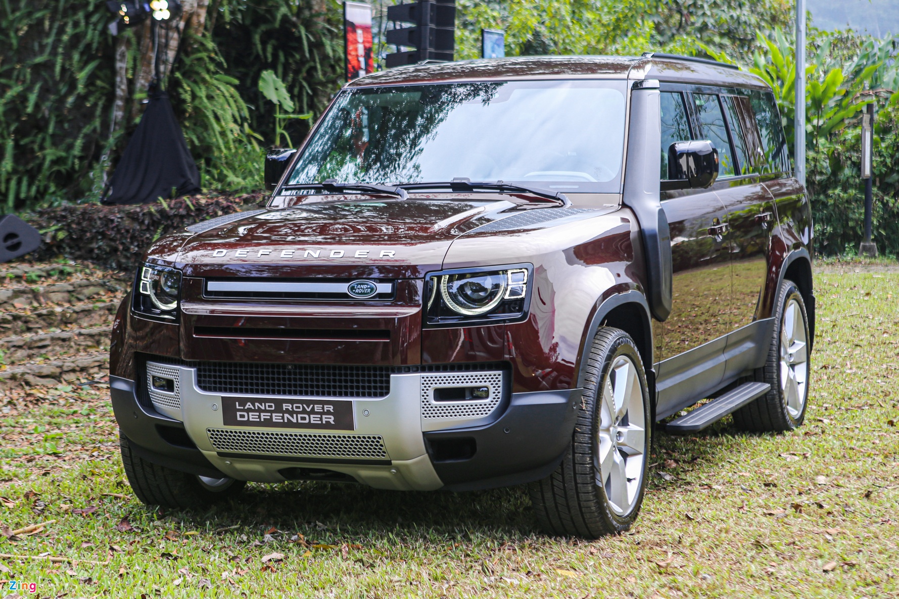 Chi tiết Land Rover Defender 130 tại Việt Nam