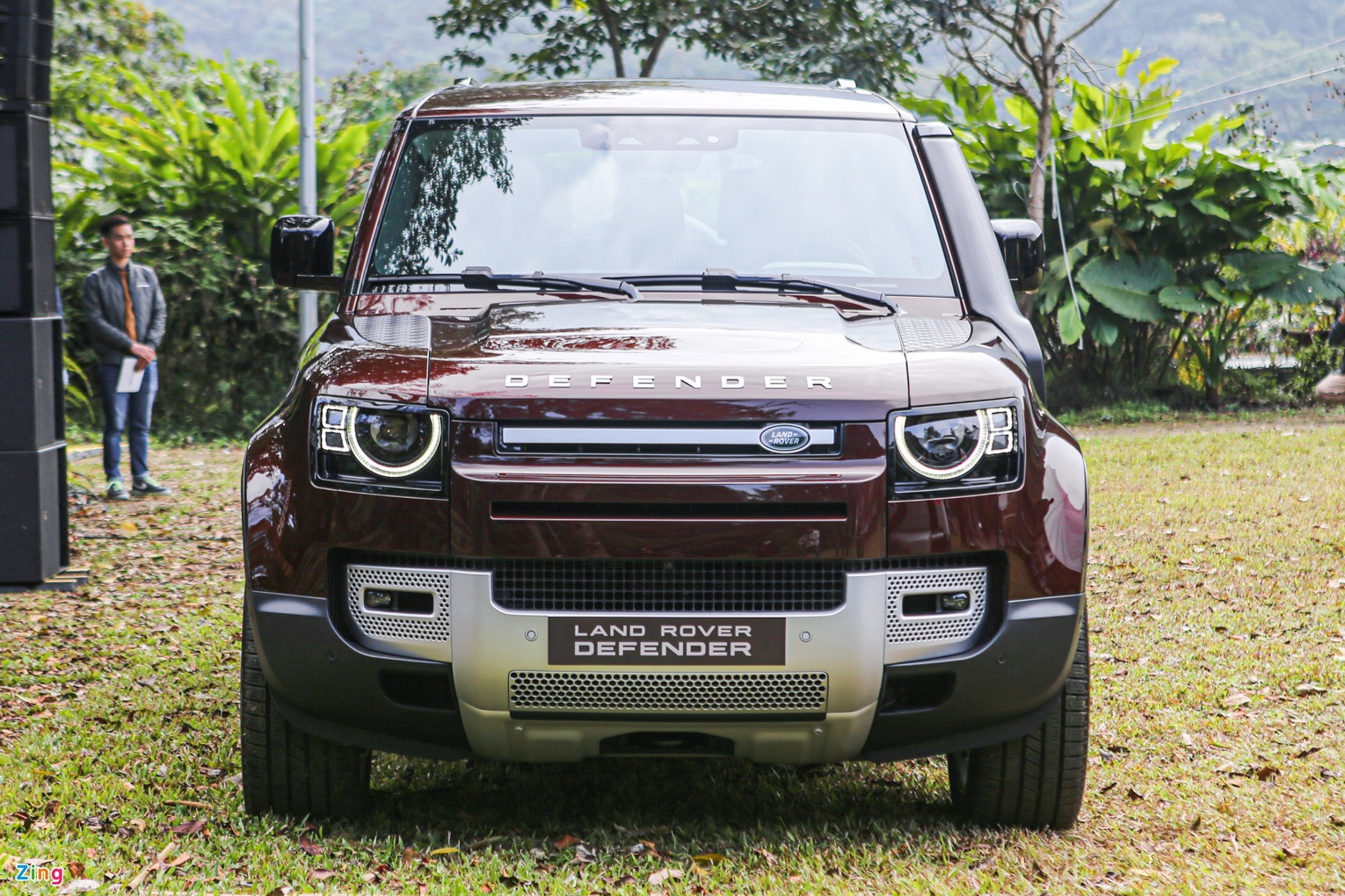 Chi tiết Land Rover Defender 130 tại Việt Nam