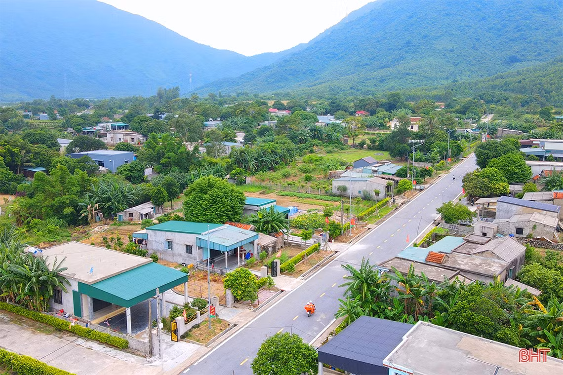 Dưới bóng Hoành Sơn